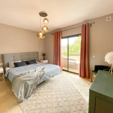 Luxurious 2 Bedroom With Facilities Benahavis
